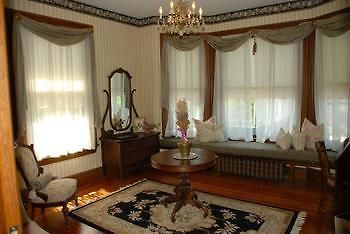 Circular Manor Bed And Breakfast Саратога-Спрингс Экстерьер фото